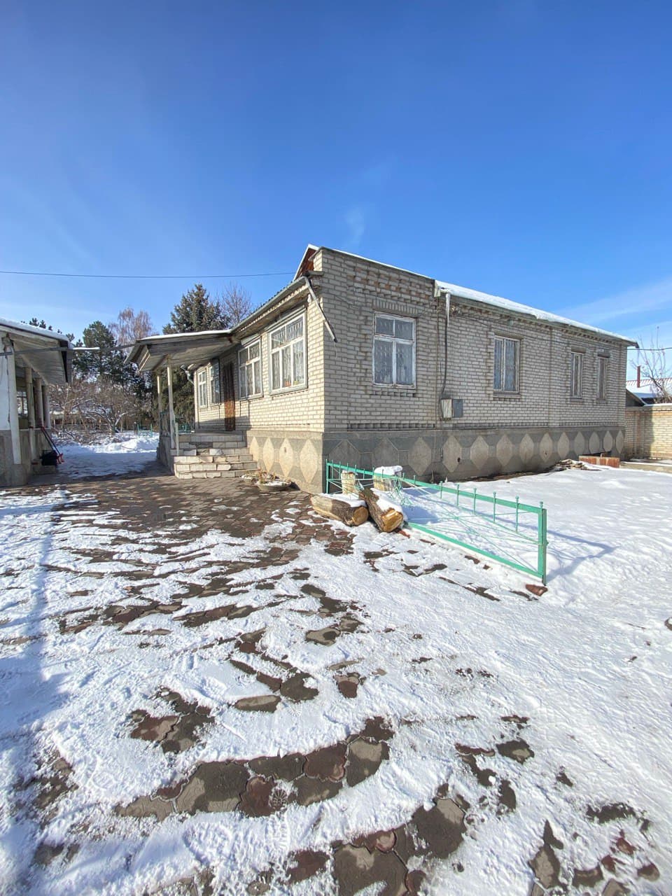 !Сдается дом под бизнес! Село Бешкунгей. Первая линия трассы.