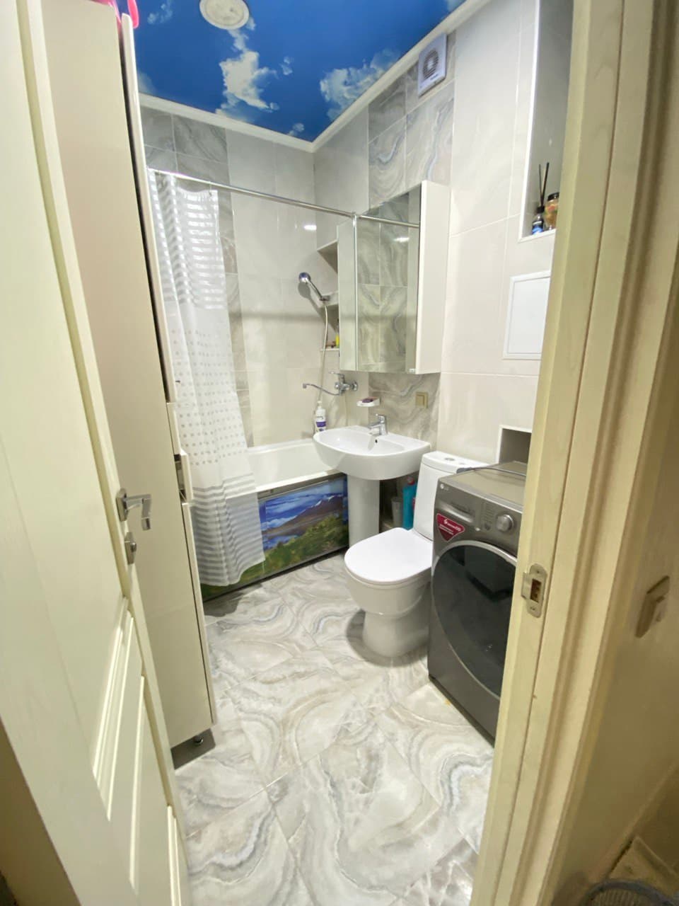 !Сдается 2 ккв под офис! Мкр Кокжар. 7 апреля/ Медерова. 8